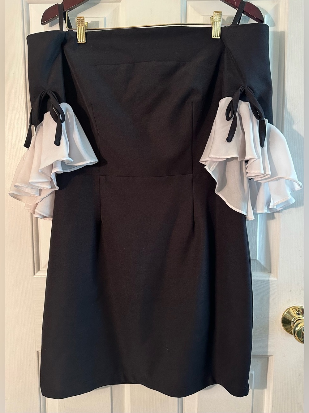 INA L Evening Spec Occasion Date Nite
B/W Off Shoulder Midi Dress Ruffle Sleeves